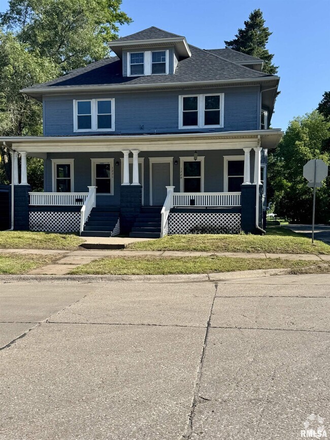 Building Photo - 1229 9th Ave Rental