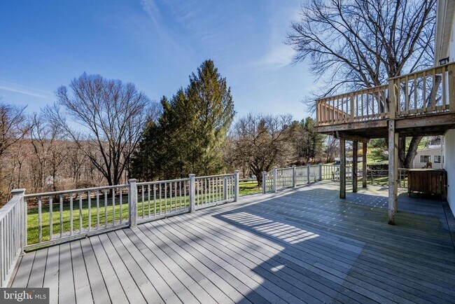 Photo - 2402 Raintree Ave