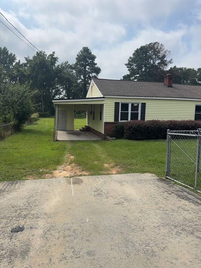 Photo - 3 bedroom Home- SECTION 8 ACCEPTED