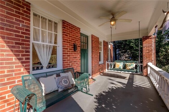 Photo - 628 Cooledge Ave NE