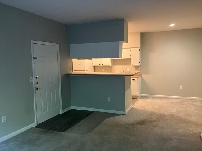 Building Photo - 2 BR / 2 BA @ The Legends