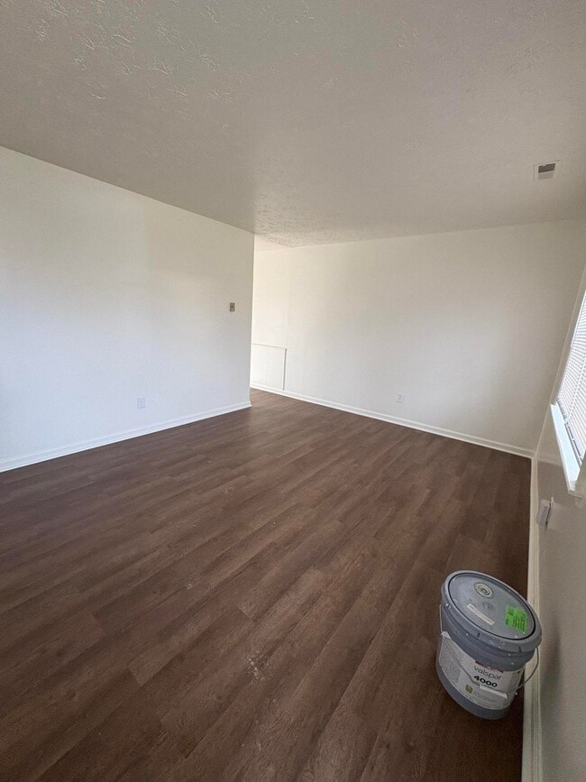 Photo - 1280 Ascot Park