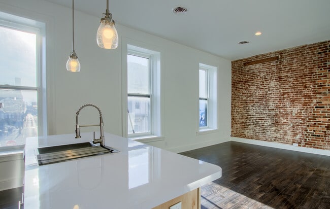 Building Photo - 923 N 3rd St Unit 1