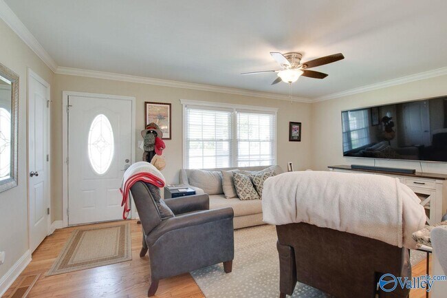 Photo - 215 Drake Ave SW