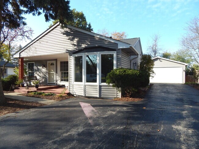 Photo - 1985 Navarone Dr