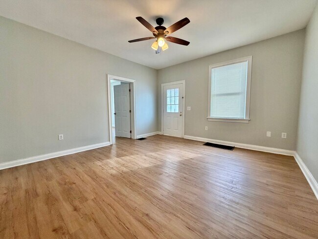 Photo - SUPER CLEAN!  2 bed in Madisonville!