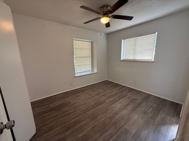 Photo - 2307 Lake Louise Dr