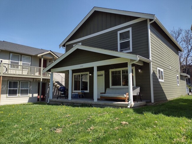 Five Bedroom House for Rent in Bellingham - Five Bedroom House for Rent in Bellingham