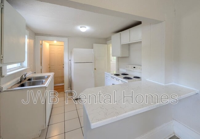 Photo - 203 W 17th St Unidad #1