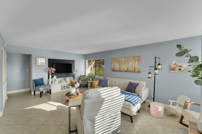 261 Wimbledon Lakes Dr