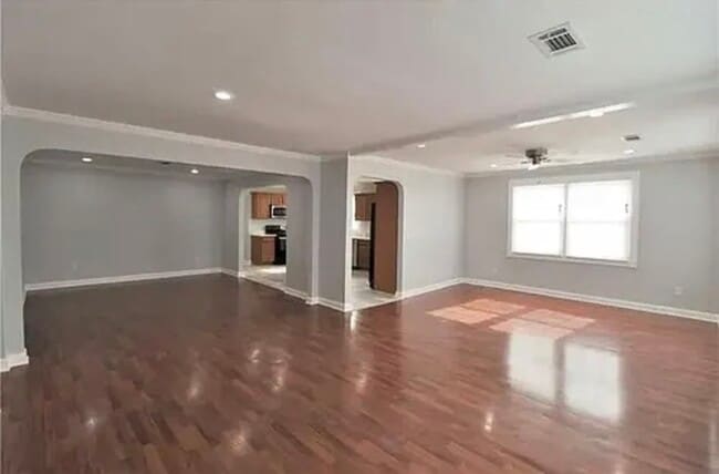 Photo - 5437 Vermillion Blvd