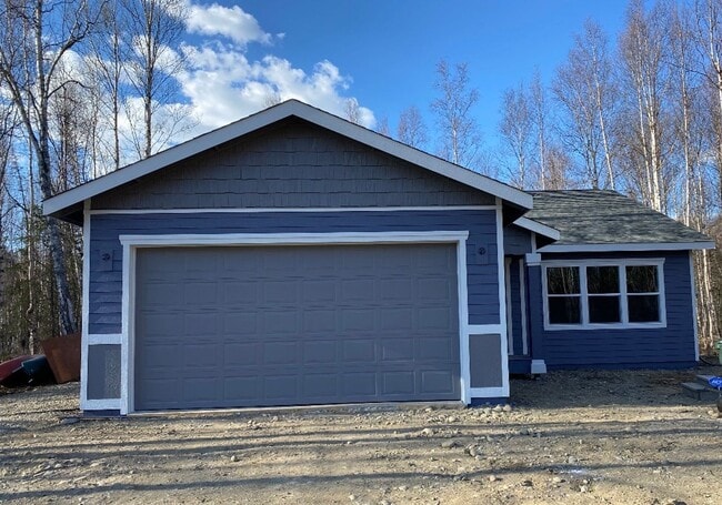 Building Photo - Wonderful Ranch Style home on over an acre in a great location! 3 bed/2 bath/2 car garage with a...