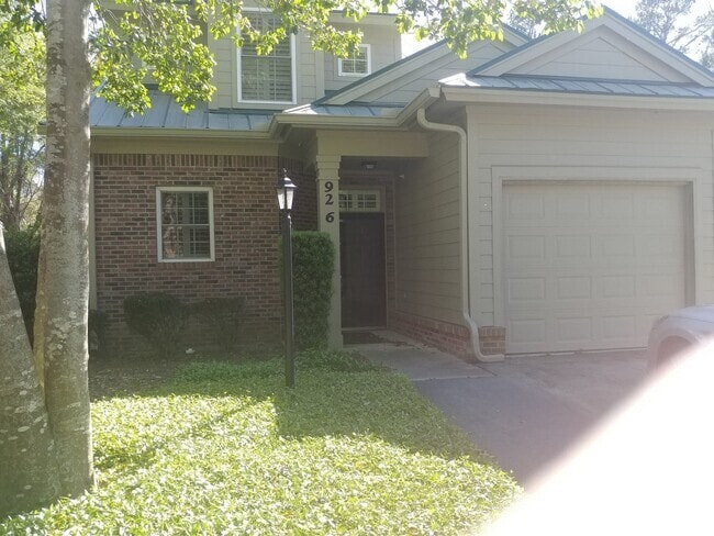 Building Photo - 4 Bedroom 3.5 Bath town home in Pawleys Pl...