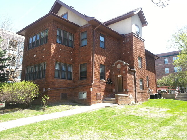 Building Photo - 1901 University Ave Unit 3 Rental