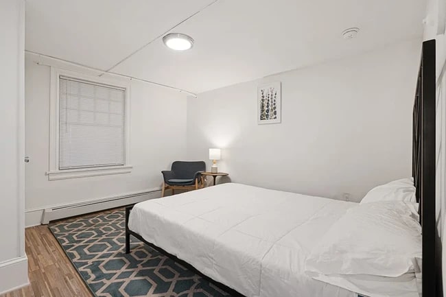 BD FURNISHED option - 4907 Atlantic Ave Unit 2