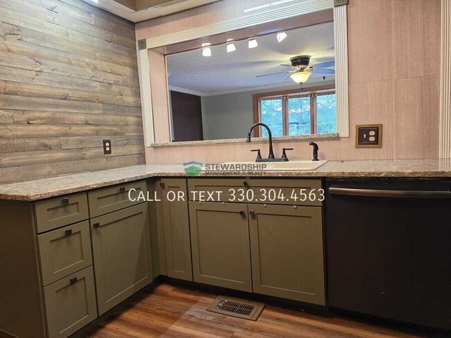 Photo - 1822 Woodlawn Ave NW