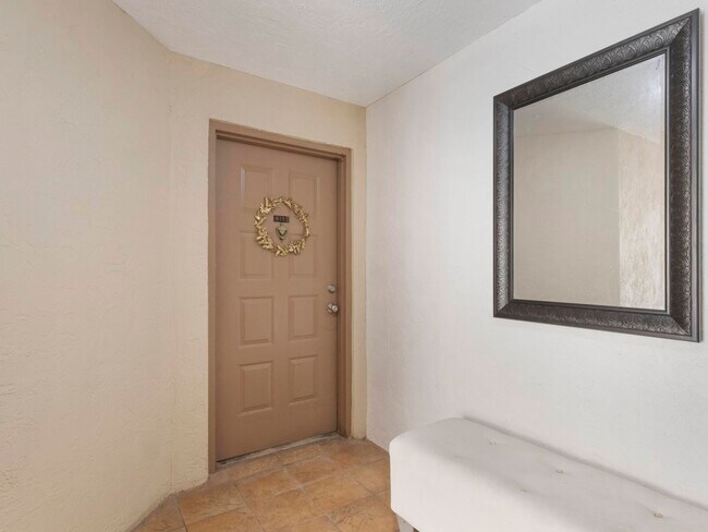 Photo - 955 Egret Cir Unidad 101