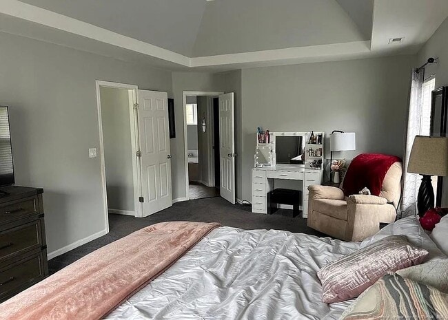 Photo - 364 Heathrow Dr