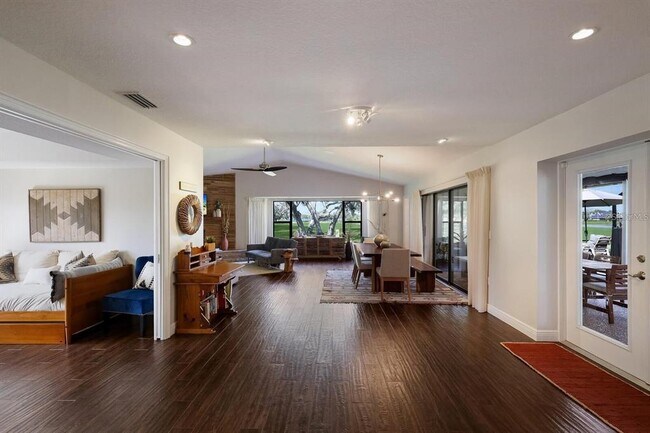 Photo - 3705 Torrey Pines Blvd