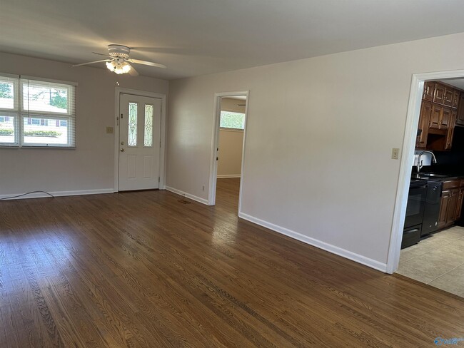 Photo - 213 Wingate Ave SW