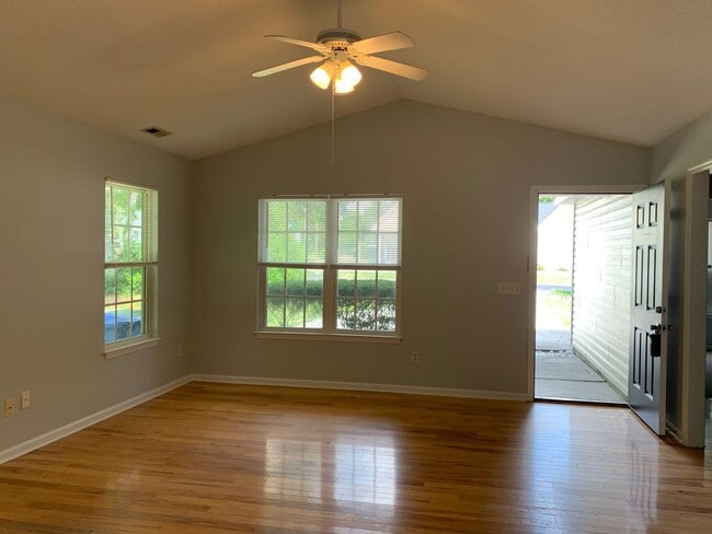 Photo - 3 BD, 2 BA House: Freshly Painted + New Flooring + Available Now!