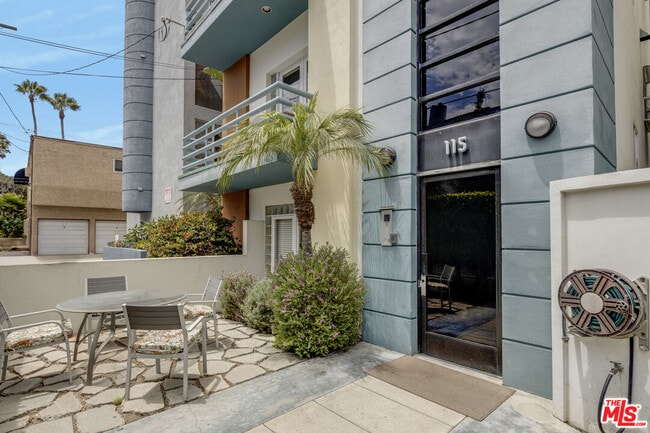 Photo - 115 Galleon St Unidad #B