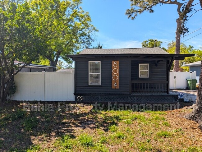 Building Photo - 8004 N Blvd