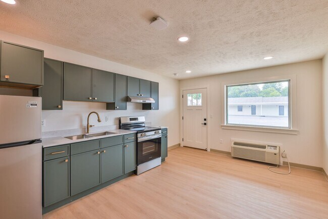 Photo - 551 Elm St Unit 4
