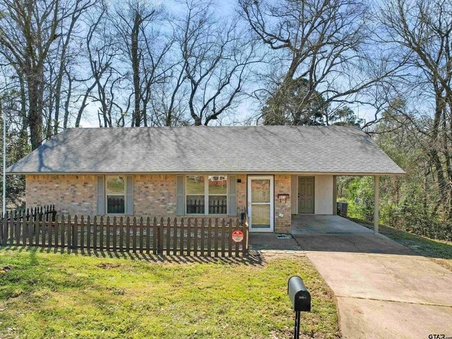 Building Photo - 901 Skyview Dr Rental