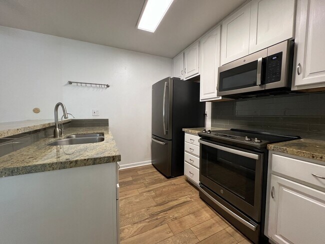 Photo - Beautiful 2 Bedroom 1 Bath Condo in South ...