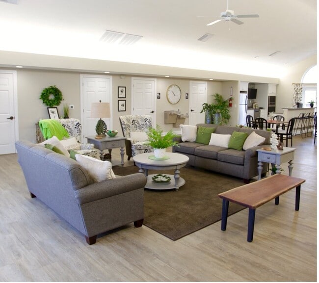 Photo - Laurel Bluff Apartments