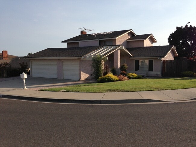 Corner lot with excellent privacy - 2448 Parkway Dr