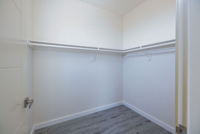 Photo - 1130 1/2 West 39th Street