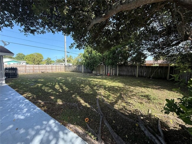 Photo - 170 NE 174th St