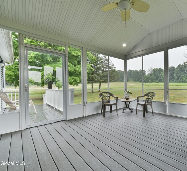 Photo - 434 Burgoyne Rd