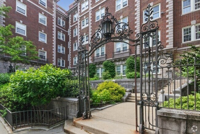 Building Photo - 5 Arlington St Unit 31 Rental