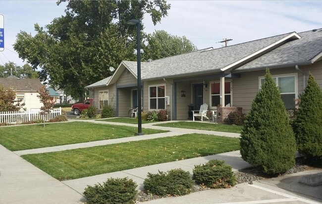 Photo - 425 E Currant St