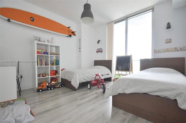 Photo - 79 SW 12th St Unidad 2410S