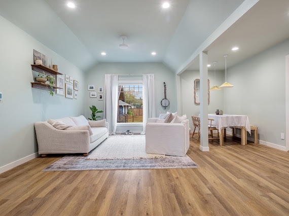 sala de estar/comedor - 614 E Grover St