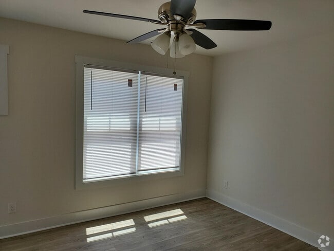 Building Photo - Townhouse in Blackstone-Fort Pickett Area