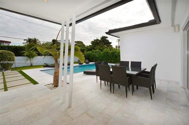 Photo - 880 N Venetian Dr