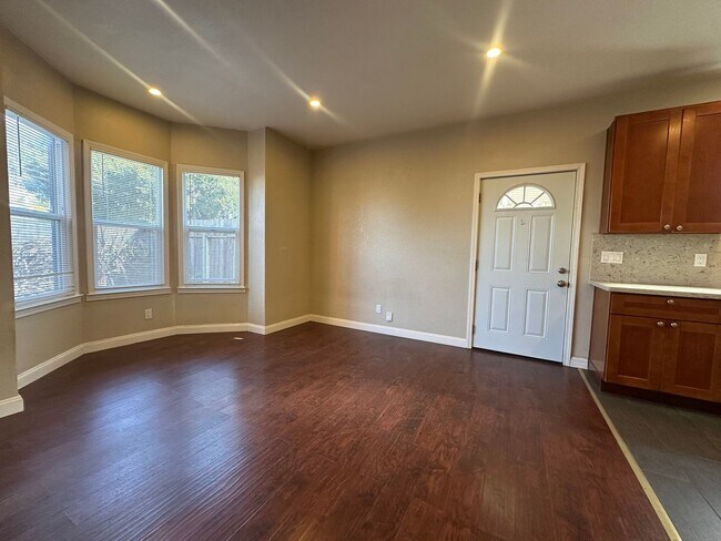 Photo - Tran 59th Triplex Unidad #2 Lower Left