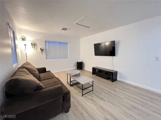 Photo - 4570 Sparwood Dr