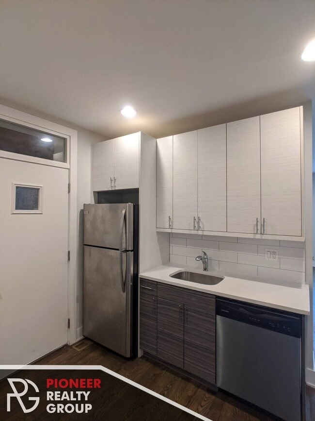 Photo - 3919 N Janssen Ave Unit 3