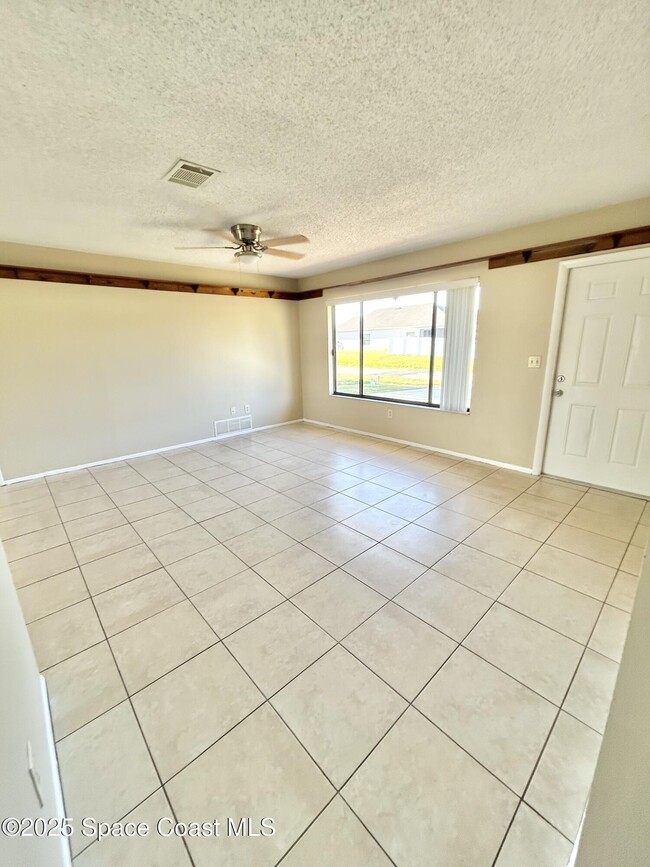 Photo - 1436 Valerius St SE