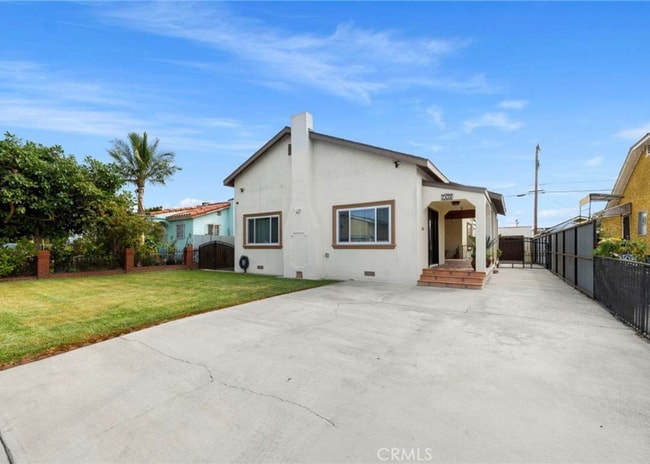 Building Photo - 2935 Live Oak St