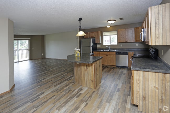 3BR, 2BA - 1,365 SF
