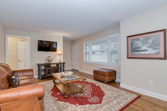 Photo - 2415 Apricot Ln