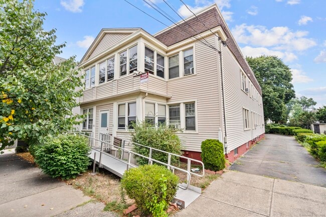Building Photo - 81 Plymouth St Rental