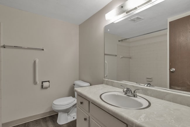 Photo - Village Green Apartments (KG1 - Village Gr...